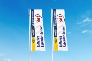 Banderas verticales de tela en impresión de gran formato en Torrevieja