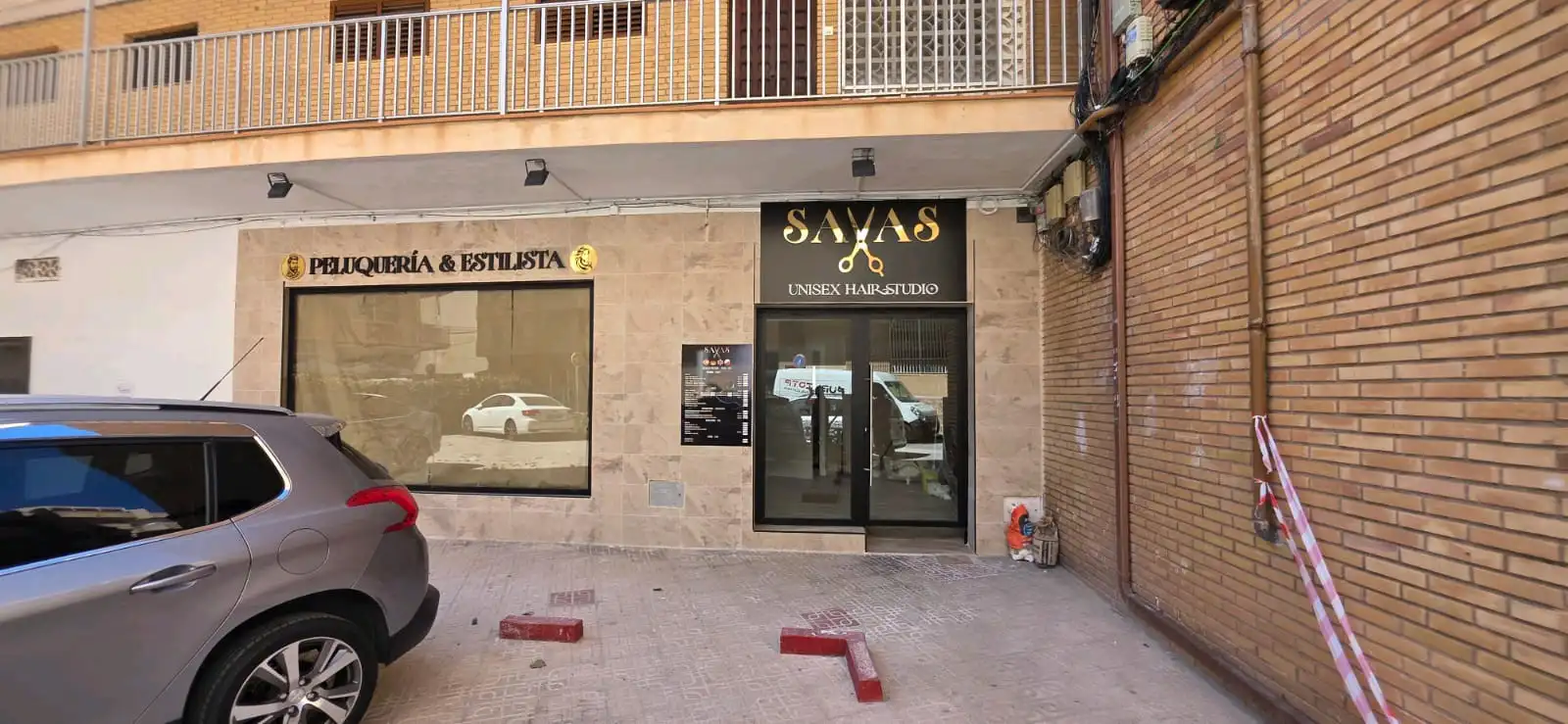 Rótulo de letras corpóreas para fachada de negocio en Torrevieja