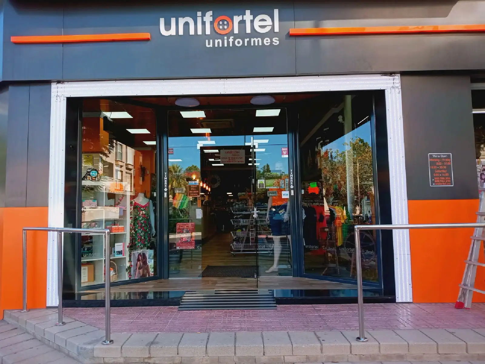 Rótulo luminoso para negocio en Torrevieja