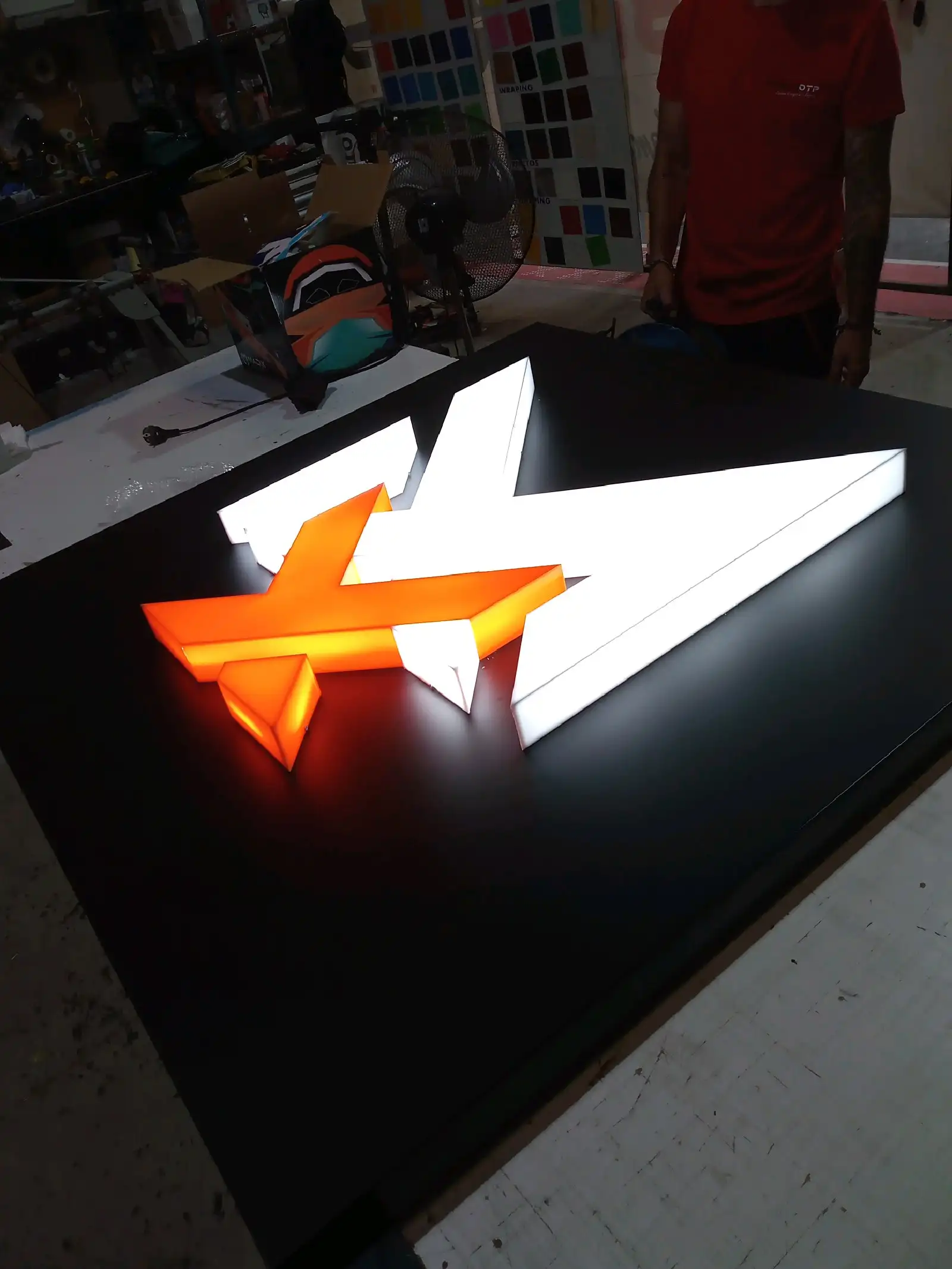 Rótulo exterior luminoso para negocio en Torrevieja