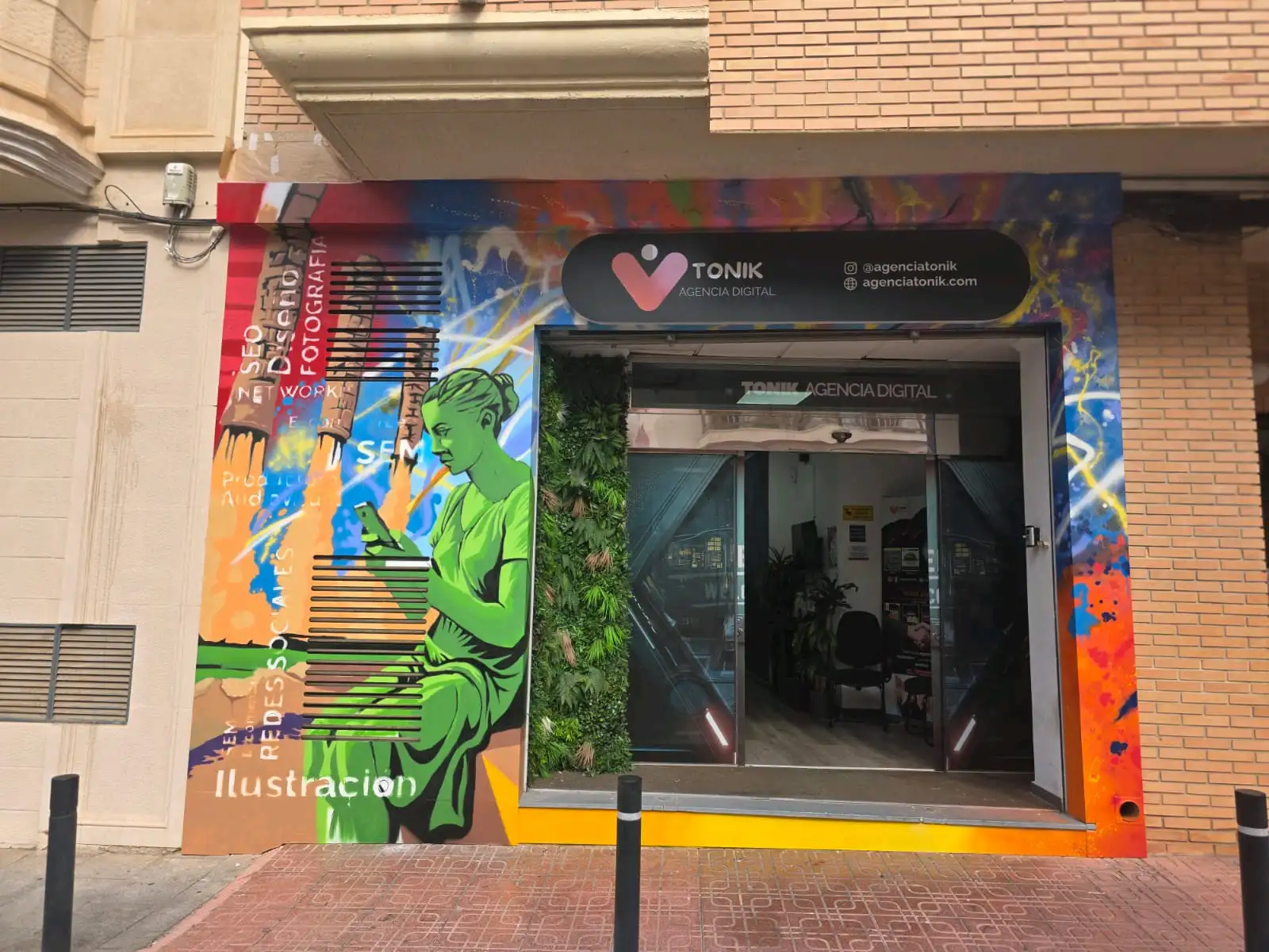 Rótulo luminoso para comercio local en Torrevieja
